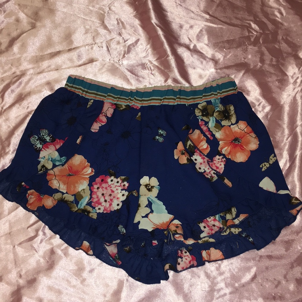 Floral print shorts 🌺